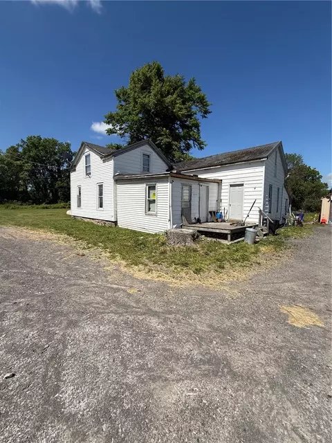 4335 Salt Works Rd, Shelby, NY 14103
