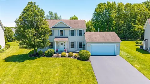 1154 Sweet Creek Cir, Webster, NY 14580