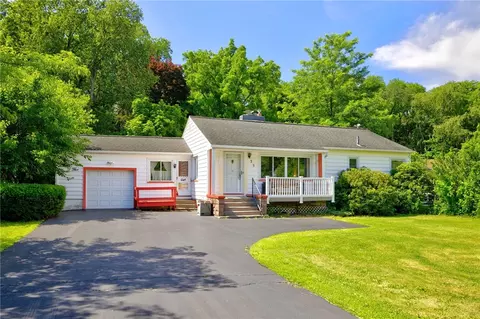 35 Barmont Dr, Greece, NY 14626