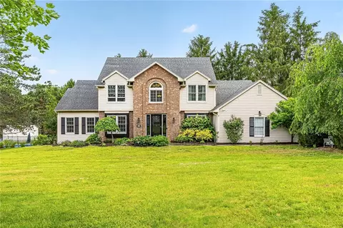 4 Park View Dr, Pittsford, NY 14534