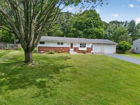 17 Briarwood Ln, Perinton, NY 14450