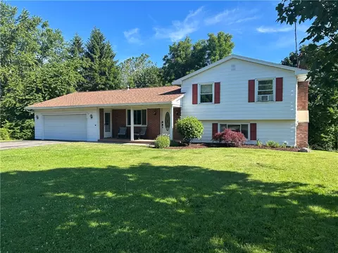 77 Gary Dr, Sweden, NY 14420