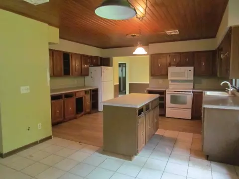 Kitchen - 452 Carlsam Dr, Irondequoit, NY 14609 photo 2 of 2