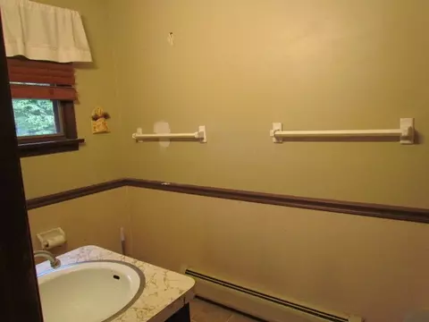 Bath - 452 Carlsam Dr, Irondequoit, NY 14609 photo 1 of 2