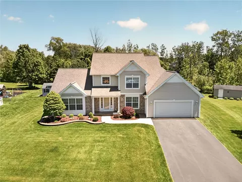 182 Timarron Trl, Greece, NY 14612