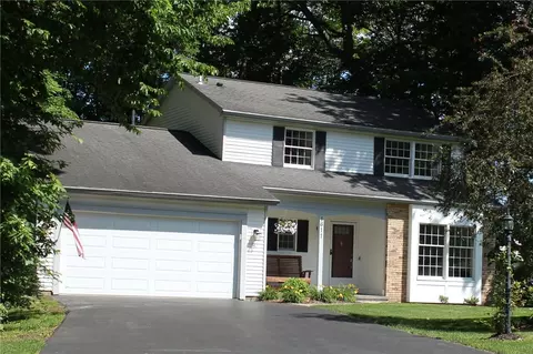 1611 Beech Dr, Walworth, NY 14568