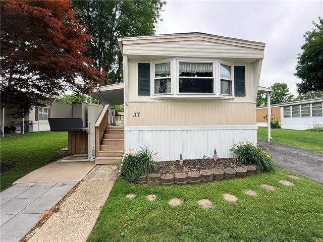 37 Kueka Ln, Manchester, NY 14504