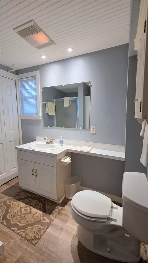 Bath - 809 Farleys Point Rd, Springport, NY 13160 photo 1 of 4
