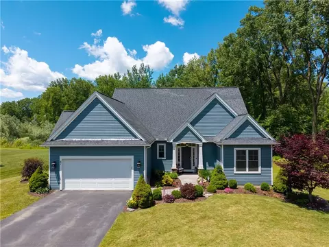 61 Copper Beech Run, Perinton, NY 14450