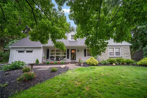 178 Locust Hill Dr, Rochester, NY 14618