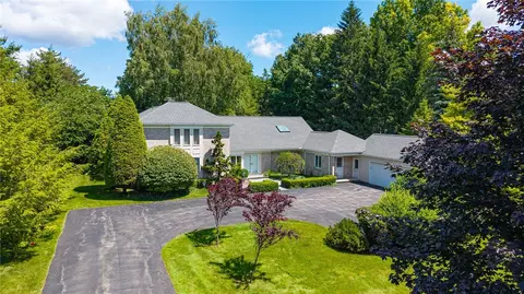 29 Whitestone Ln, Rochester, NY 14618