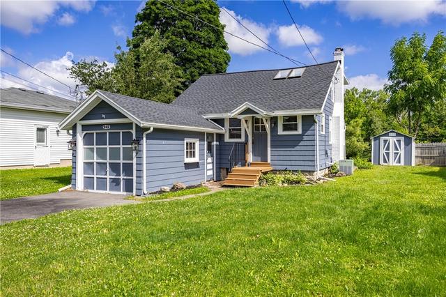 242 River Meadow Dr, Rochester, NY 14623