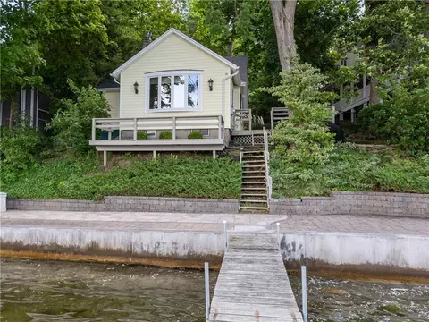 4338 E Lake Rd, Livonia, NY 14487