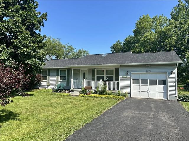 1425 Brookedge Dr, Hamlin, NY 14464