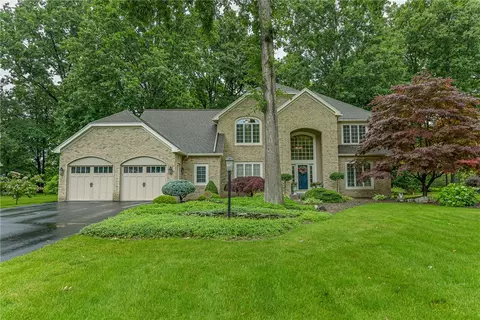 14 Mount View Cres, Webster, NY 14580