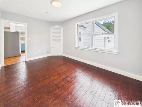 Living - 42 Elm St, Eldred, PA 16731 photo 5 of 6