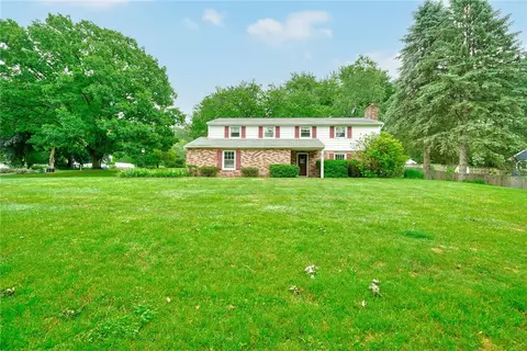 16 Red Barn Cir, Perinton, NY 14534