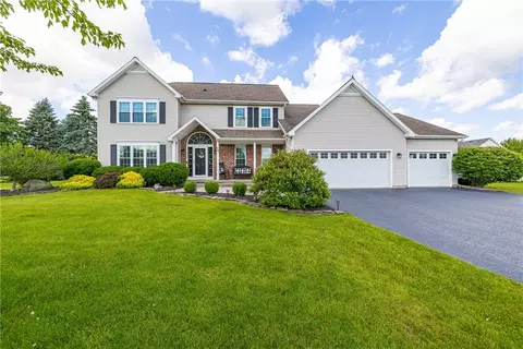 48 Quail Ln, Ogden, NY 14624