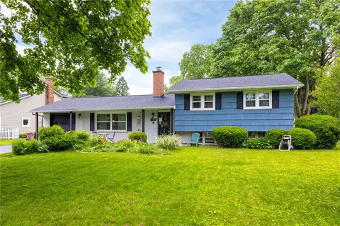 152 Berkshire Dr, Greece, NY 14626
