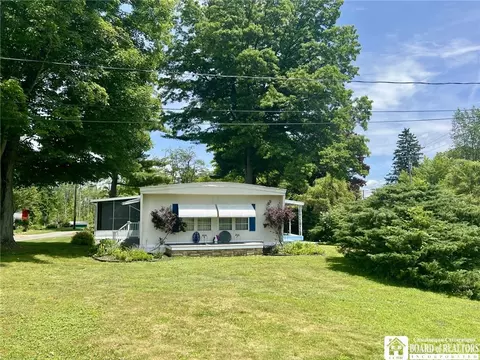 21 Lawndale, Mayville, NY 14757