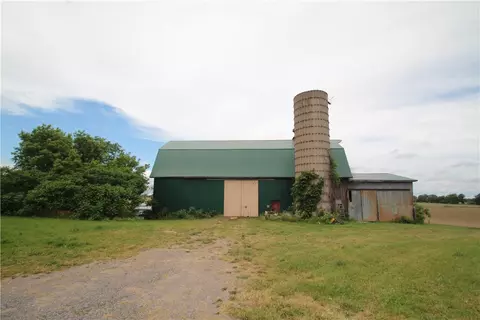 6477 Griswold Rd, Stafford, NY 14143