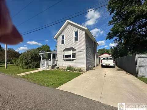 118 Chestnut St, Springville, NY 14141