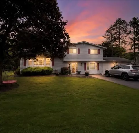 118 Ivy Ln, Syracuse, NY 13219