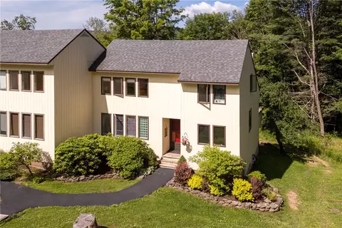 270 Pines Dr #9-8, Roxbury, NY 12474