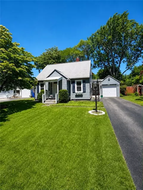 244 Ridgedale Cir, Greece, NY 14616