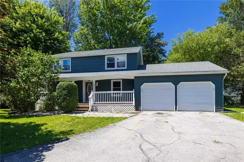 1555 Trefoil Ct, Walworth, NY 14568