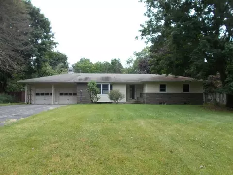 3 Drumlin Dr, Macedon, NY 14502