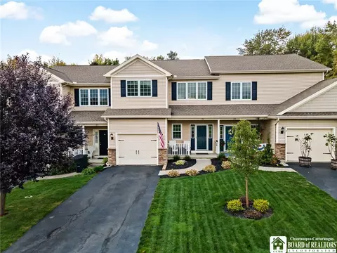 22 Casabella Dr, Pomfret, NY 14063