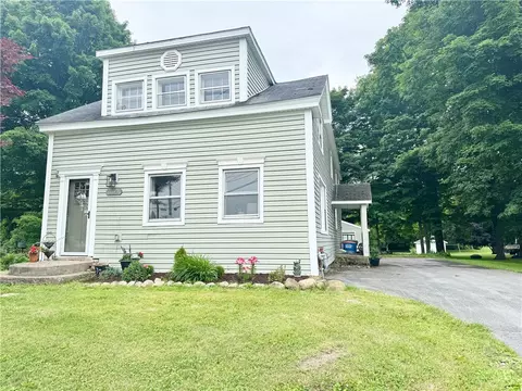 Exterior - 304 E Main St, Elbridge, NY 13060 photo 2 of 5