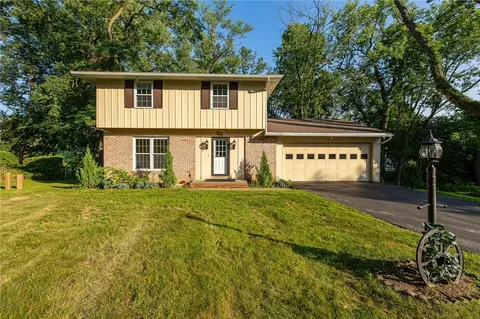 20 Brooktree Dr, Perinton, NY 14526