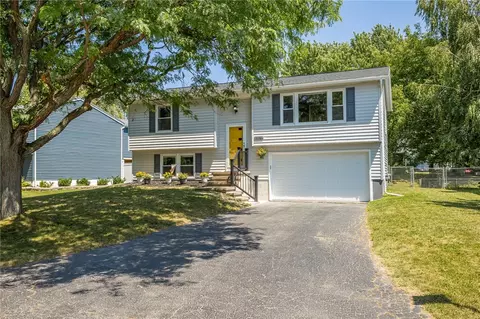 5779 Clover Meadow Ln, Farmington, NY 14425