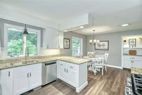Kitchen - 175 Longview Dr, Webster, NY 14580 photo 2 of 3