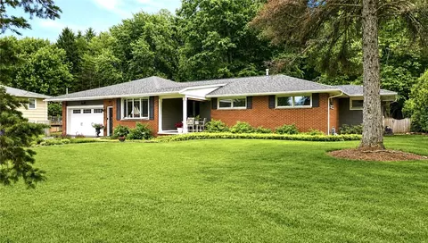 175 Longview Dr, Webster, NY 14580