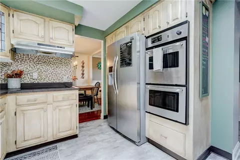 Kitchen - 643 Chatelaine Dr, Webster, NY 14580 photo 3 of 3