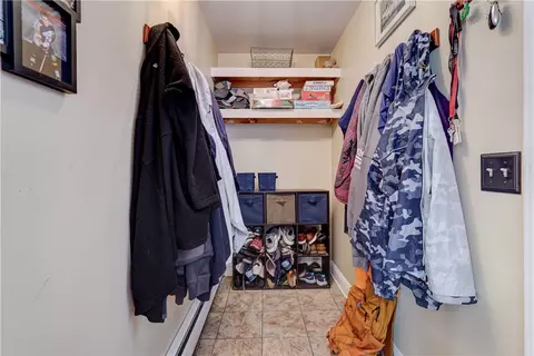 Entry Way - 643 Chatelaine Dr, Webster, NY 14580 photo 4 of 5