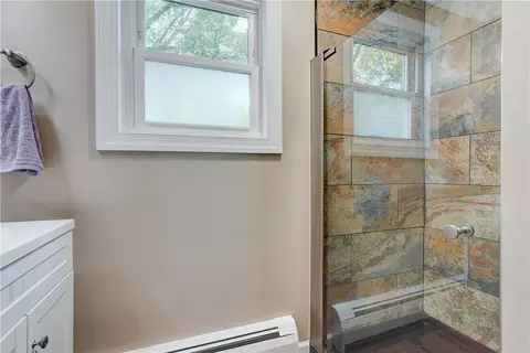 Bath - 643 Chatelaine Dr, Webster, NY 14580 photo 2 of 4