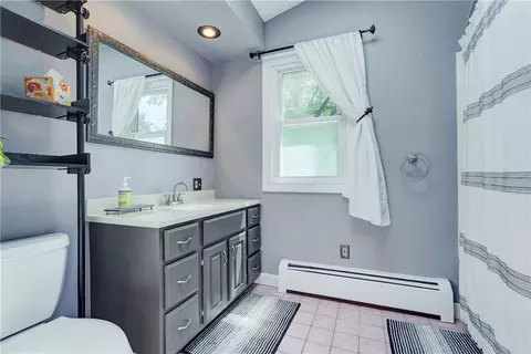 Bath - 643 Chatelaine Dr, Webster, NY 14580 photo 3 of 4