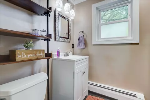 Bath - 643 Chatelaine Dr, Webster, NY 14580 photo 1 of 4