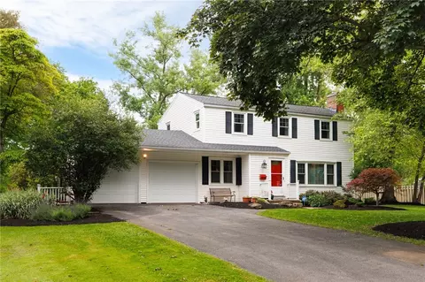 11 Colonial Dr, Penfield, NY 14526