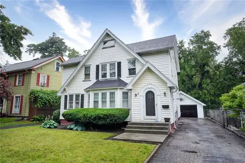 70 Kemphurst Rd, Rochester, NY 14612