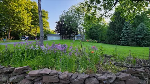 7383 Lakeside Rd, Ontario, NY 14519