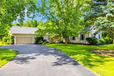 17 Trout Creek Run, Honeoye Falls, NY 14472