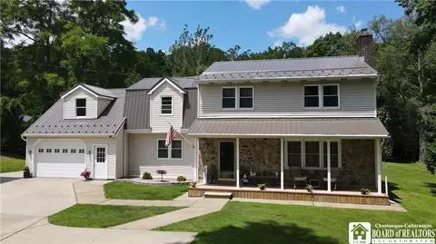 9231 Spoden Rd, Pomfret, NY 14063