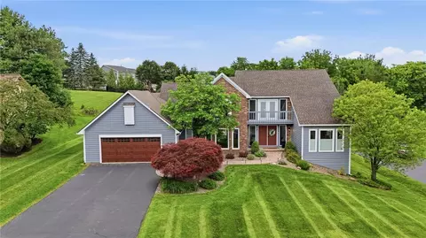 17 Lawton Dr, Pittsford, NY 14534