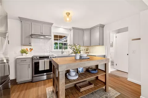 Kitchen - 430 Cooper Rd, Irondequoit, NY 14617 photo 5 of 7