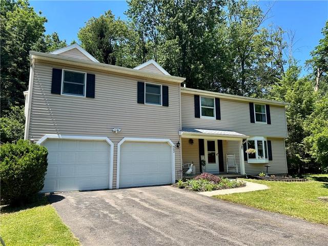 902 Copperkettle Rd, Webster, NY 14580